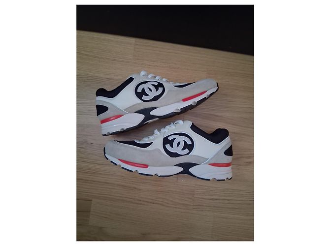 Tênis Chanel CC Runners Preto Marfim Bege Vermelho - vista 2