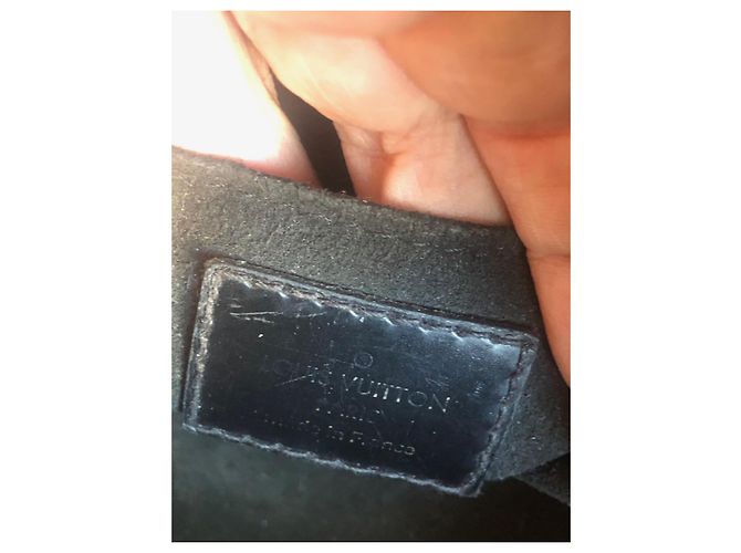 Louis Vuitton Alma Mini in pelle epi nera Nero - vista 6