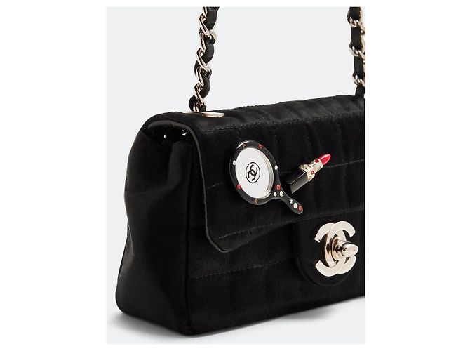 Borsa mini in satin nero Chanel con rossetto - vista 3