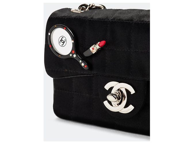 Borsa mini in satin nero Chanel con rossetto - vista 5