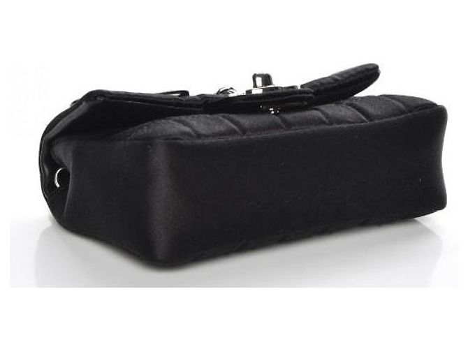 Borsa mini in satin nero Chanel con rossetto - vista 6