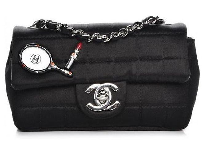 Borsa mini in satin nero Chanel con rossetto - vista 7