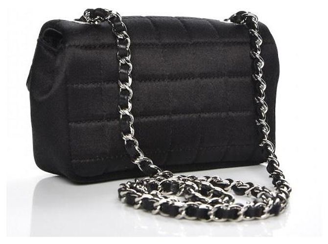 Borsa mini in satin nero Chanel con rossetto - vista 8