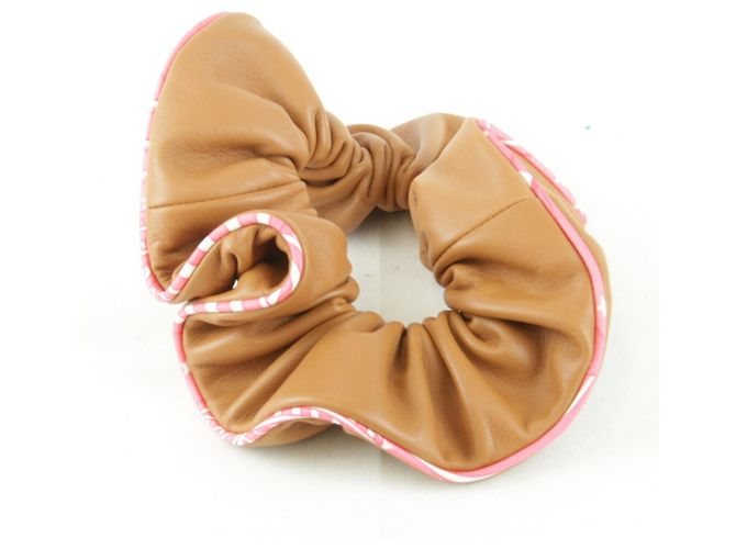 Scrunchie in pelle Claudia di Hermès Marrone - vista 2