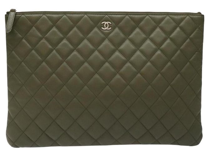 CHANEL Matelassé Clutch Bolsa de Piel de Cordero Verde Oro CC Auth 126558M Dorado - vista 2
