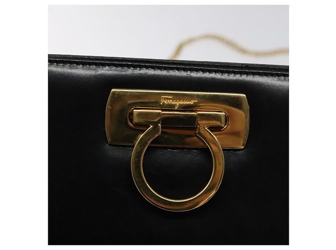 Borsa a spalla in pelle nera e oro Gancini Chain di Salvatore Ferragamo Auth 124746 Nero D'oro - vista 14