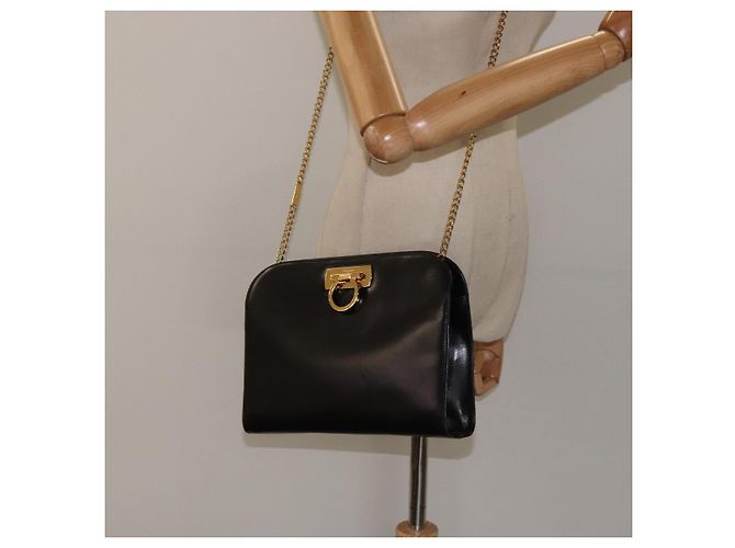 Borsa a spalla in pelle nera e oro Gancini Chain di Salvatore Ferragamo Auth 124746 Nero D'oro - vista 20
