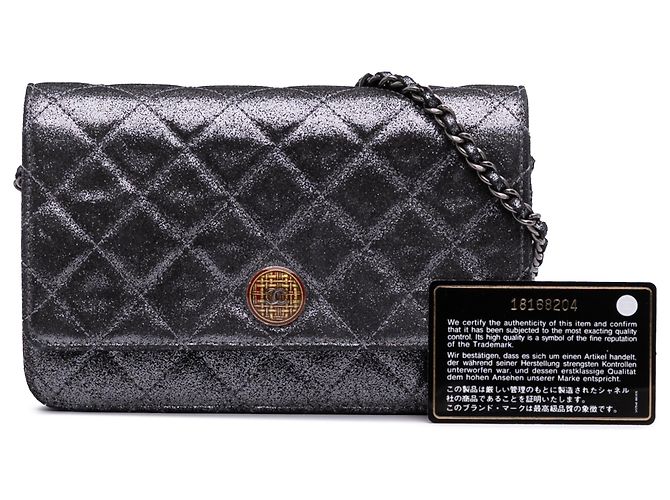 Wallet On Chain Carteira de corrente em couro de cordeiro matelassado iridescente prateada com padrão tartan da Chanel Prata - vista 13