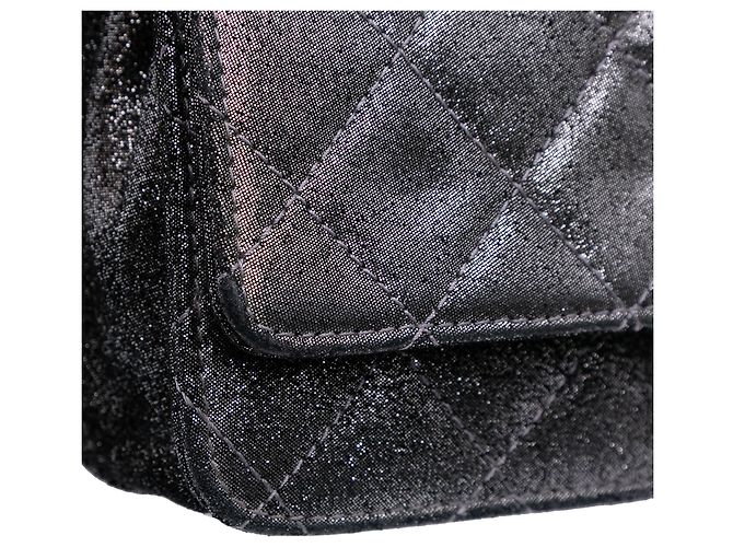 Wallet On Chain Carteira de corrente em couro de cordeiro matelassado iridescente prateada com padrão tartan da Chanel Prata - vista 9