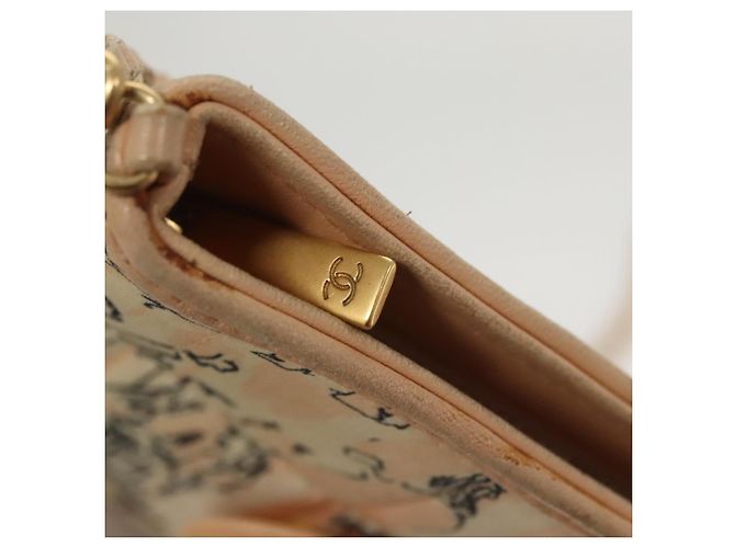 Chanel Pochette Accessorio in Seta Beige Oro CC Auth 125970 D'oro - vista 14