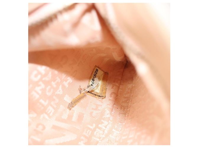 Chanel Pochette Accessorio in Seta Beige Oro CC Auth 125970 D'oro - vista 20