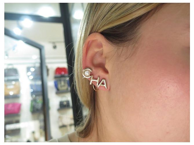 NUOVE ORECCHINI CHANEL AB9508 LOGO CC LETTERE E PERLE D'oro - vista 10