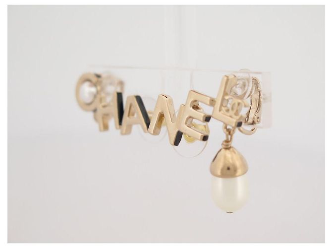 NUOVE ORECCHINI CHANEL AB9508 LOGO CC LETTERE E PERLE D'oro - vista 2