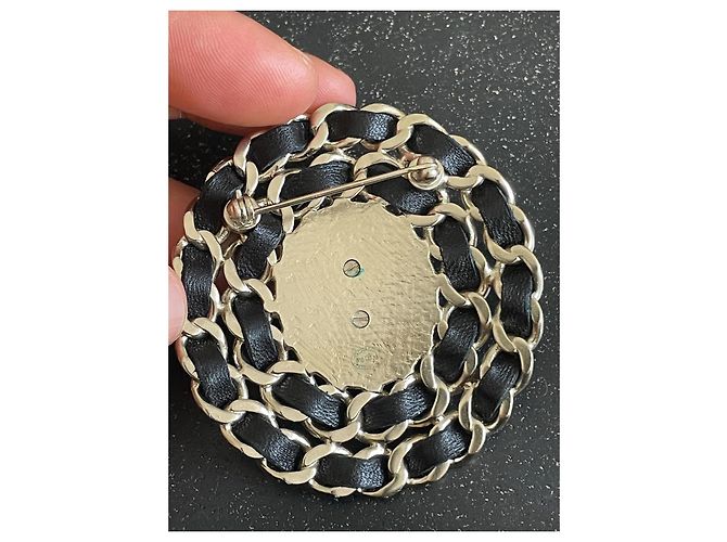 Spilla Maxi Chanel in pelle nera e metallo argentato Nero Argento - vista 2