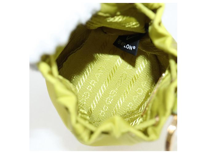 Pochette Prada in nylon verde oro Auth 126000M D'oro - vista 11