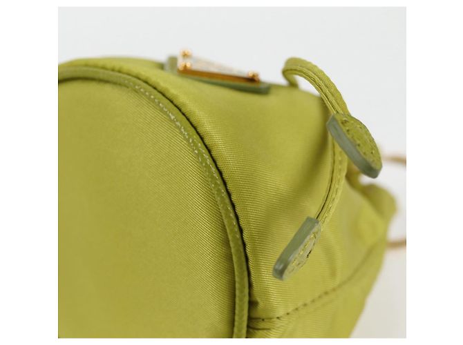 Pochette Prada in nylon verde oro Auth 126000M D'oro - vista 15