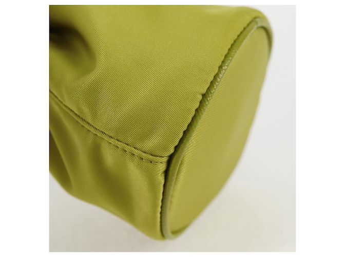 Pochette Prada in nylon verde oro Auth 126000M D'oro - vista 16