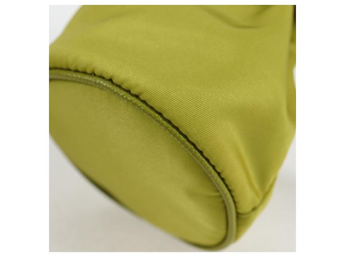 Pochette Prada in nylon verde oro Auth 126000M D'oro - vista 17