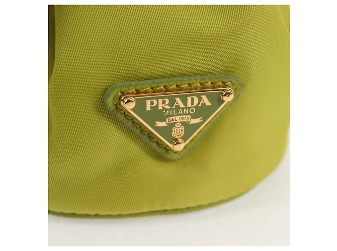 Pochette Prada in nylon verde oro Auth 126000M D'oro - vista 19