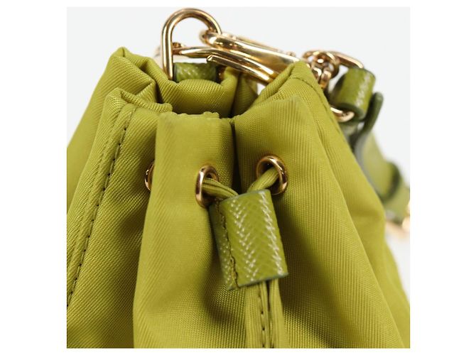 Pochette Prada in nylon verde oro Auth 126000M D'oro - vista 20