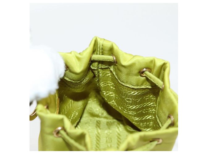 Pochette Prada in nylon verde oro Auth 126000M D'oro - vista 23