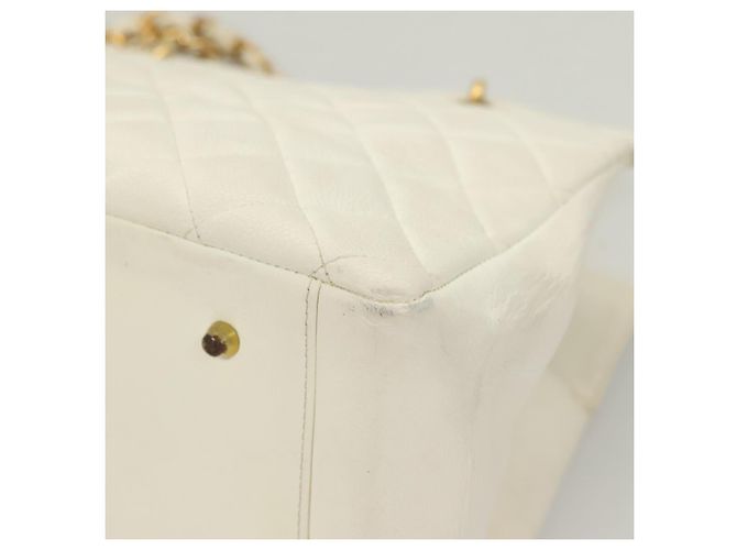 CHANEL Borsa a Mano Matelassé con Catena in Pelle di Caviale Oro Bianco CC Auth bs26565 D'oro - vista 16