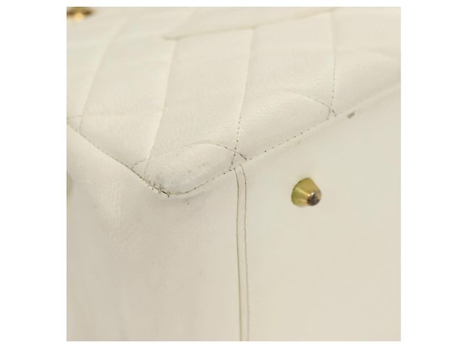 CHANEL Borsa a Mano Matelassé con Catena in Pelle di Caviale Oro Bianco CC Auth bs26565 D'oro - vista 9