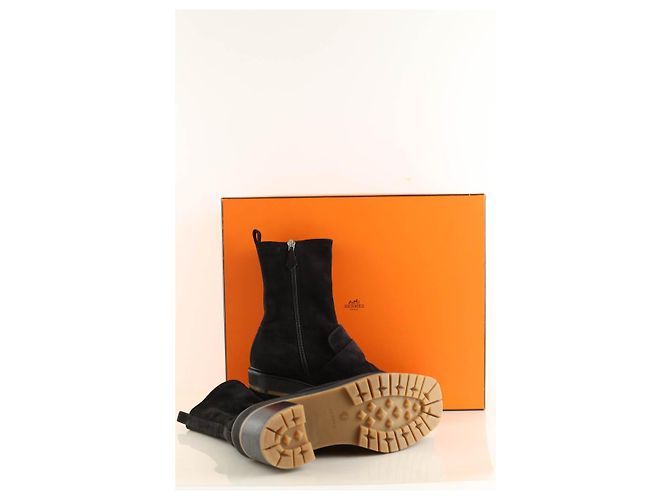 Hermès Schwarze Wildlederstiefel - Ansicht 6