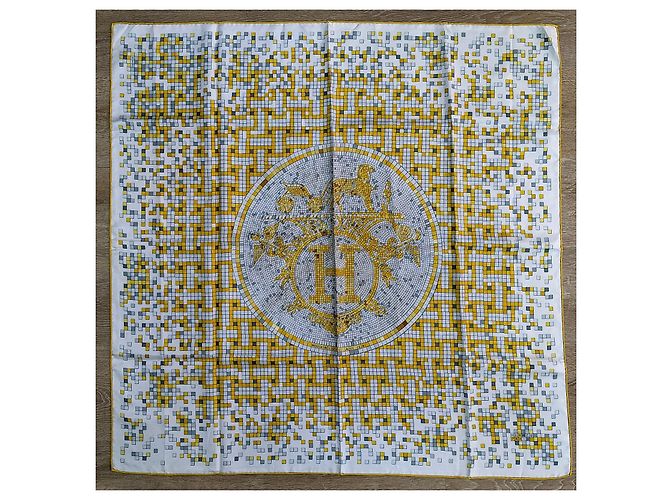 Hermès Sciarpa di Seta Mosaico al 24 Gialla Giallo - vista 2