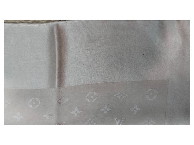 Louis Vuitton Klassisches Monogramm Quadrat Seidentuch Hellgrau Beige - Ansicht 3