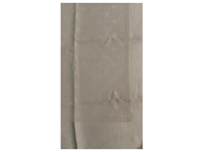 Louis Vuitton Klassisches Monogramm Quadrat Seidentuch Hellgrau Beige - Ansicht 4
