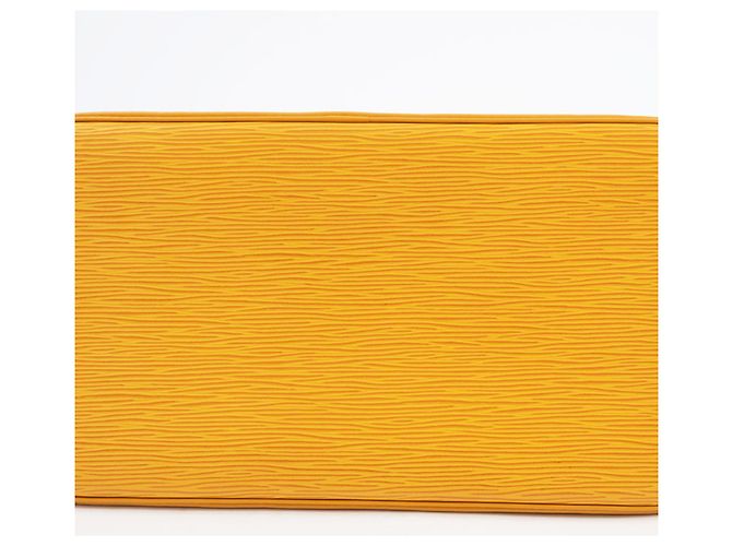 Borsa Louis Vuitton Alma PM in pelle Epi gialla Giallo - vista 14