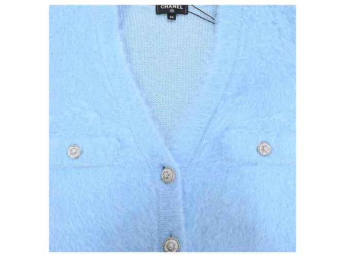 Timeless Chanel-Cardigan mit Knöpfen aus hellblauem Kaschmir - Ansicht 5