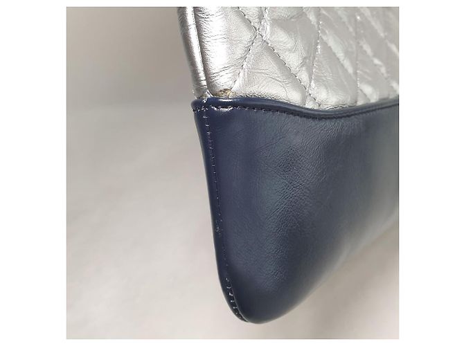 CHANEL Gabrielle Clutch Grande (1175670) Plata - vista 5
