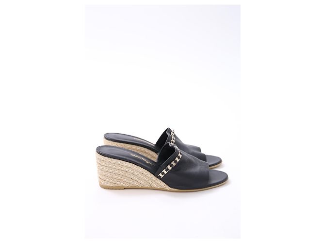 Salvatore Ferragamo Mule decorate Ferragamo Thassos in pelle nera - vista 10