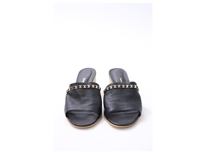 Salvatore Ferragamo Mule decorate Ferragamo Thassos in pelle nera - vista 11