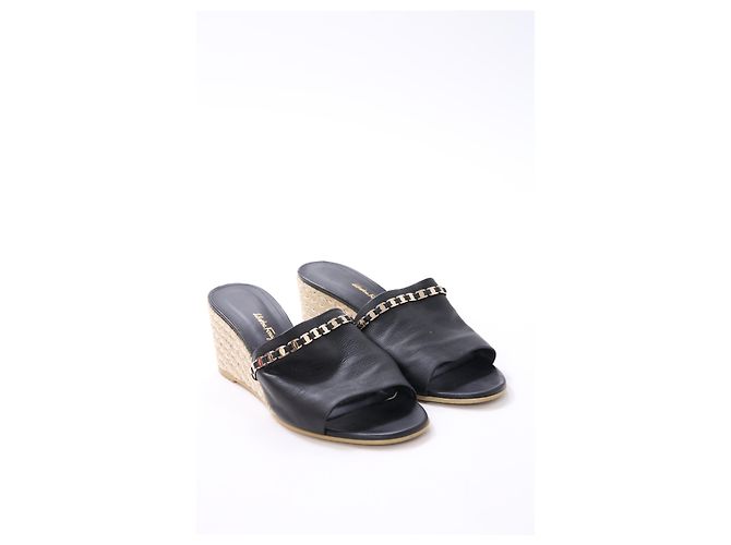 Salvatore Ferragamo Mule decorate Ferragamo Thassos in pelle nera - vista 13