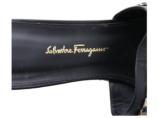 Salvatore Ferragamo Mule decorate Ferragamo Thassos in pelle nera - vista 7