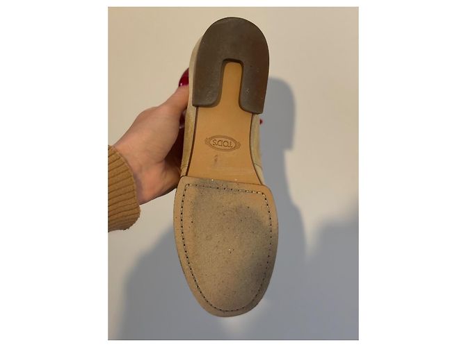 Mocassini Tod's T-chain in scamosciato beige - vista 10