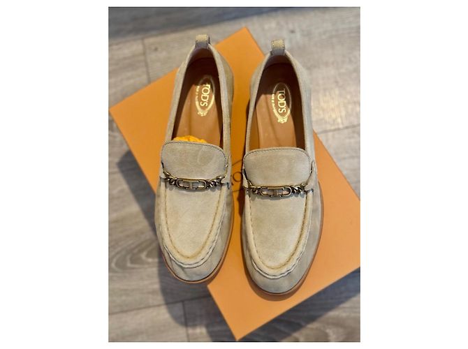 Mocassini Tod's T-chain in scamosciato beige - vista 2