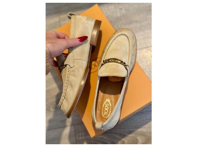 Mocassini Tod's T-chain in scamosciato beige - vista 3