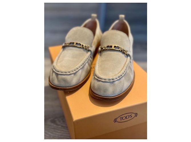 Mocassini Tod's T-chain in scamosciato beige - vista 4