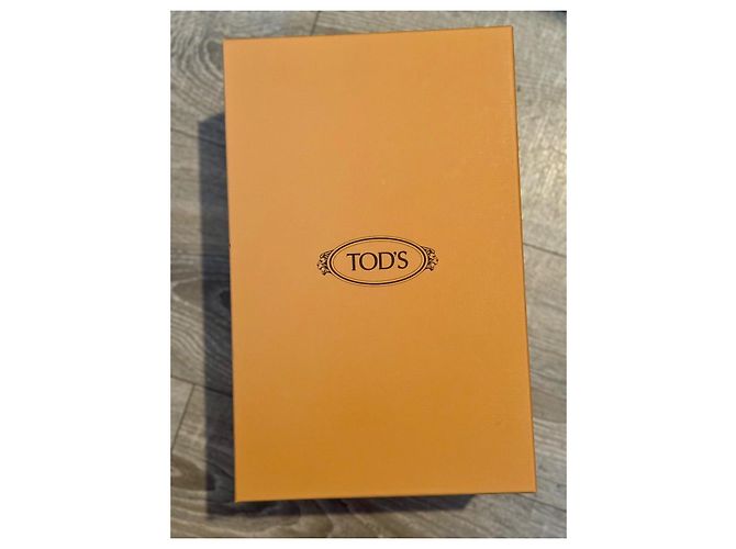 Mocassini Tod's T-chain in scamosciato beige - vista 5
