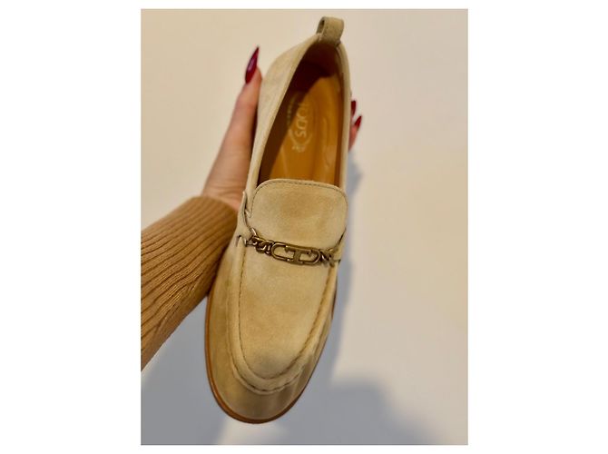 Mocassini Tod's T-chain in scamosciato beige - vista 8