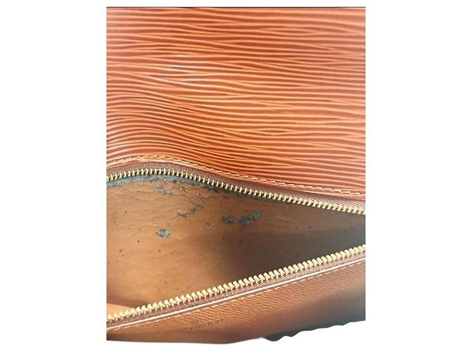 Clutch Louis Vuitton Marrone in Pelle Epi - vista 10