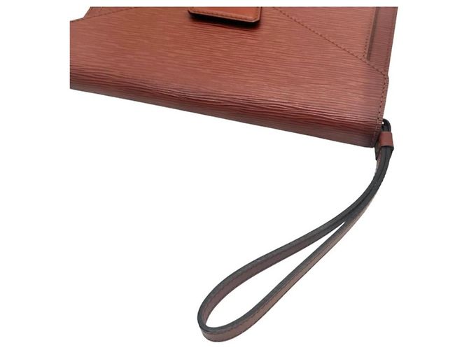 Clutch Louis Vuitton Marrone in Pelle Epi - vista 12