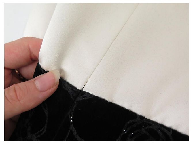 CHANEL KLEID P50206W05568 36 S LOGO CC KNÖPFE SAMT KAMELIA-MUSTER KLEID - Ansicht 13