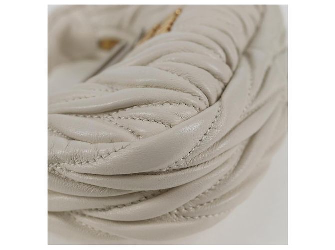 Borsa a spalla mini Matelassé Miu Miu in pelle bianca e oro Auth 115234SM Bianco D'oro - vista 15