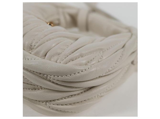Borsa a spalla mini Matelassé Miu Miu in pelle bianca e oro Auth 115234SM Bianco D'oro - vista 16