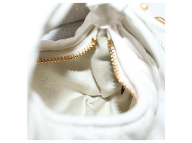 Borsa a spalla mini Matelassé Miu Miu in pelle bianca e oro Auth 115234SM Bianco D'oro - vista 22